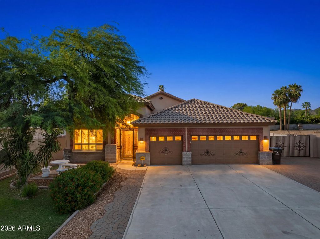 718 E Orangewood Avenue, Phoenix