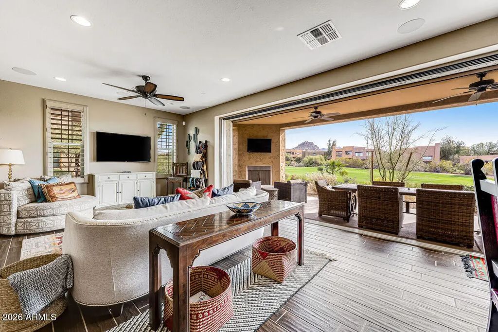 10260 E White Feather Lane (unit 1040), Scottsdale
