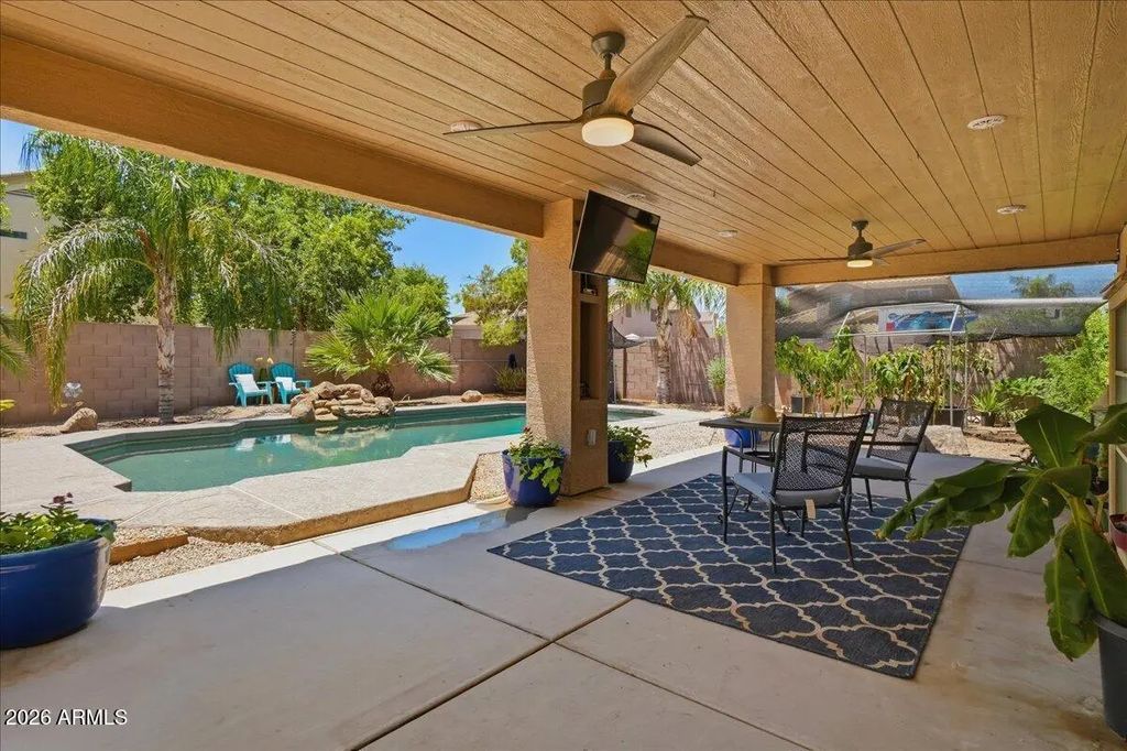 2469 W Hayden Peak Drive, San Tan Valley