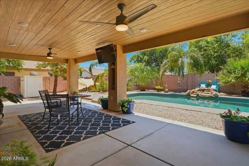 2469 W Hayden Peak Drive, San Tan Valley