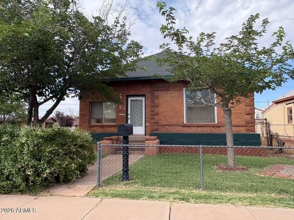222 W Fourth Street, Winslow
