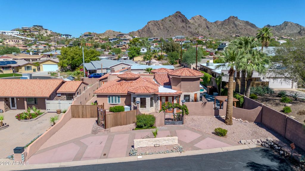 1450 E Royal Palm Road, Phoenix