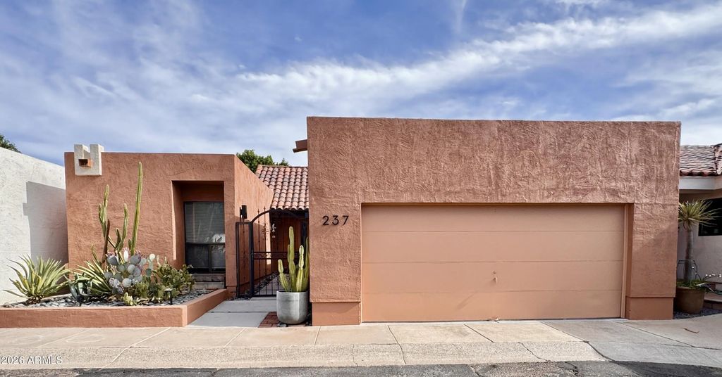 237 W Denton Lane, Phoenix