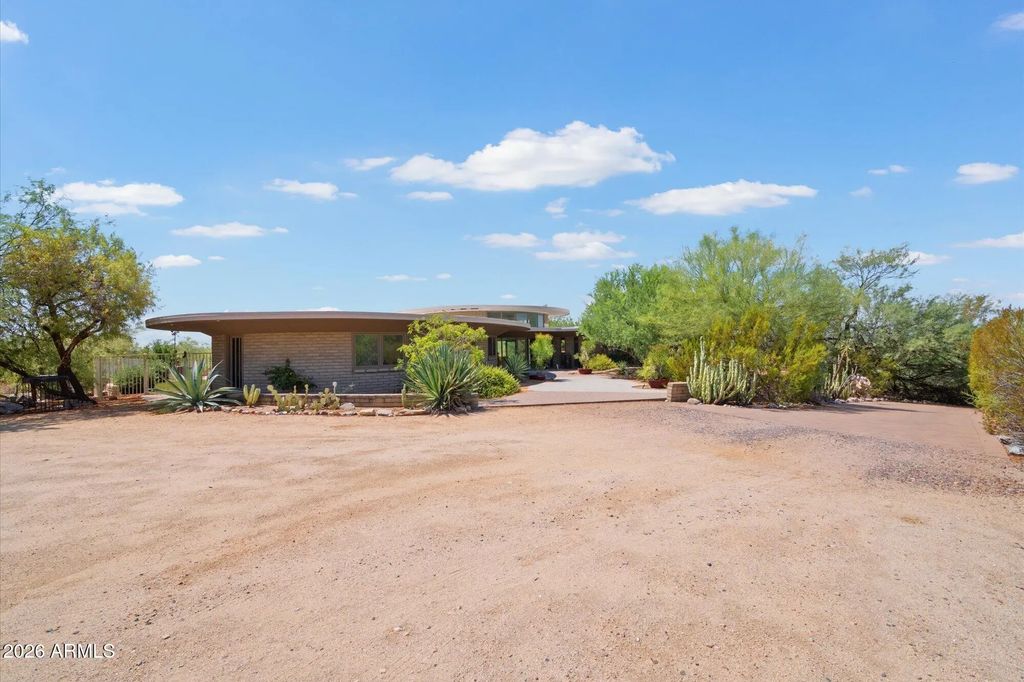 6111 N Palo Cristi Road, Paradise Valley