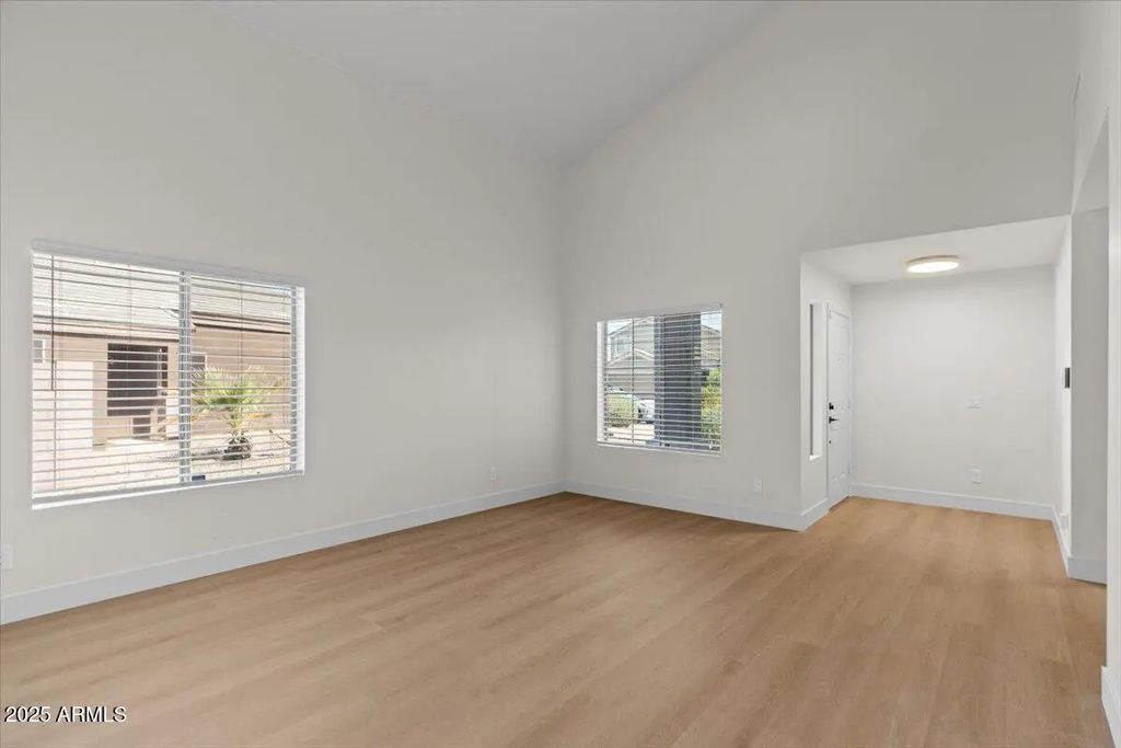 2289 W Hayden Peak Drive, San Tan Valley