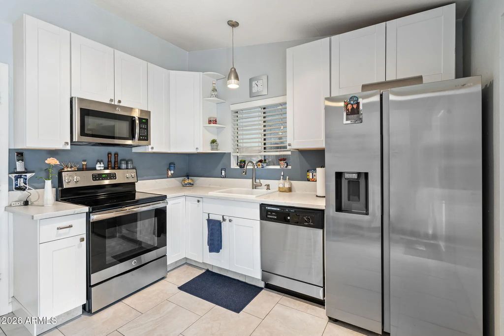 421 E Behrend Drive E, Phoenix
