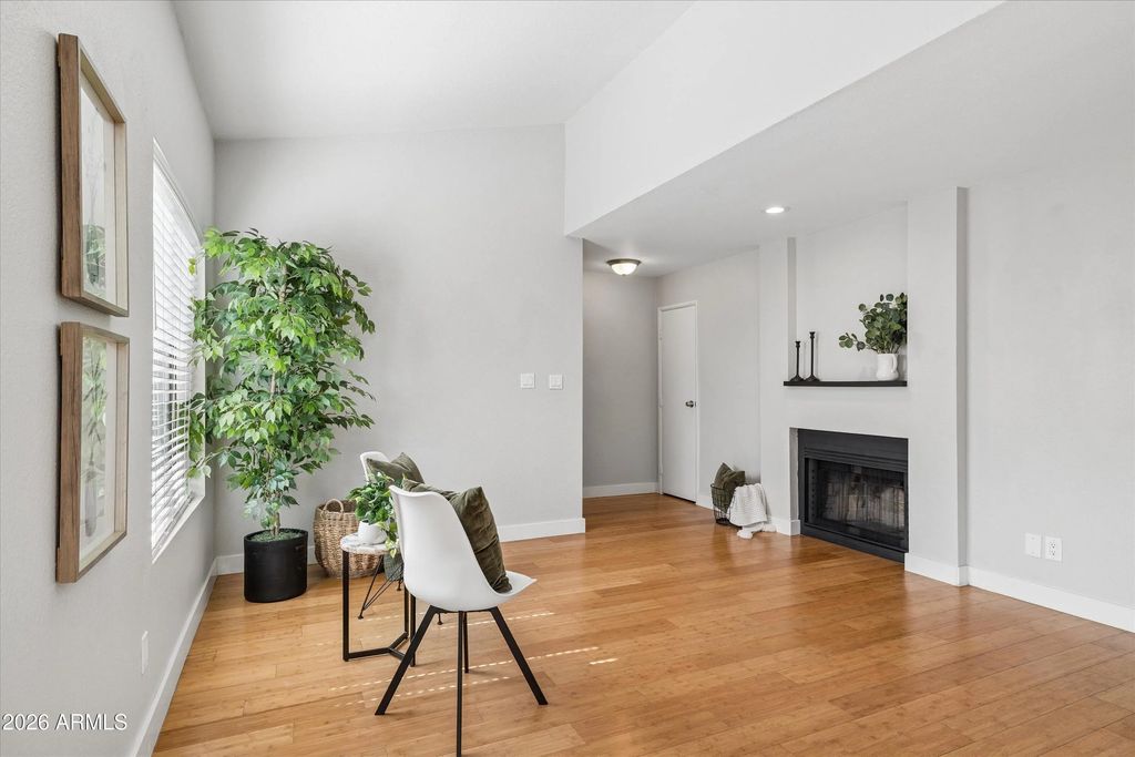 3102 E Clarendon Avenue (unit 206), Phoenix