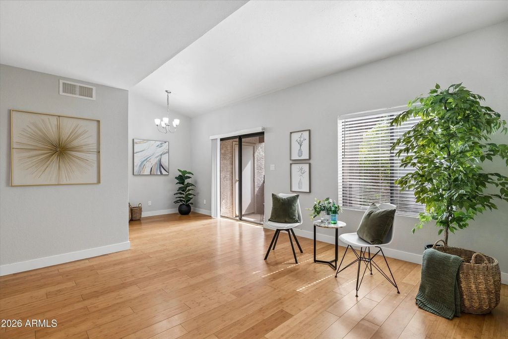 3102 E Clarendon Avenue (unit 206), Phoenix