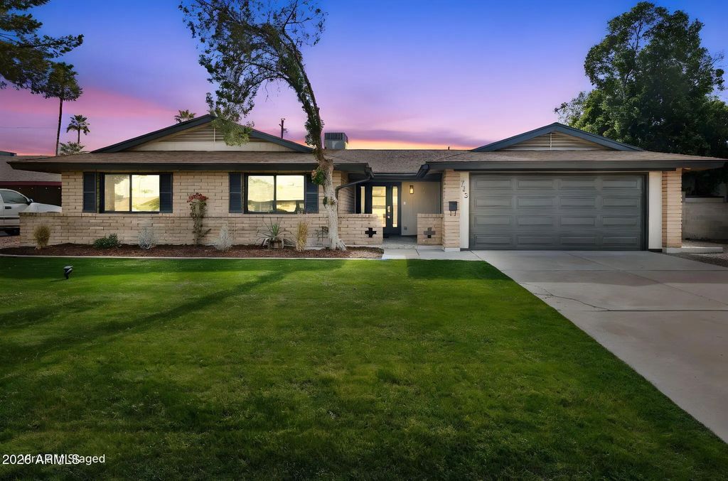 735 E Manhatton Drive, Tempe