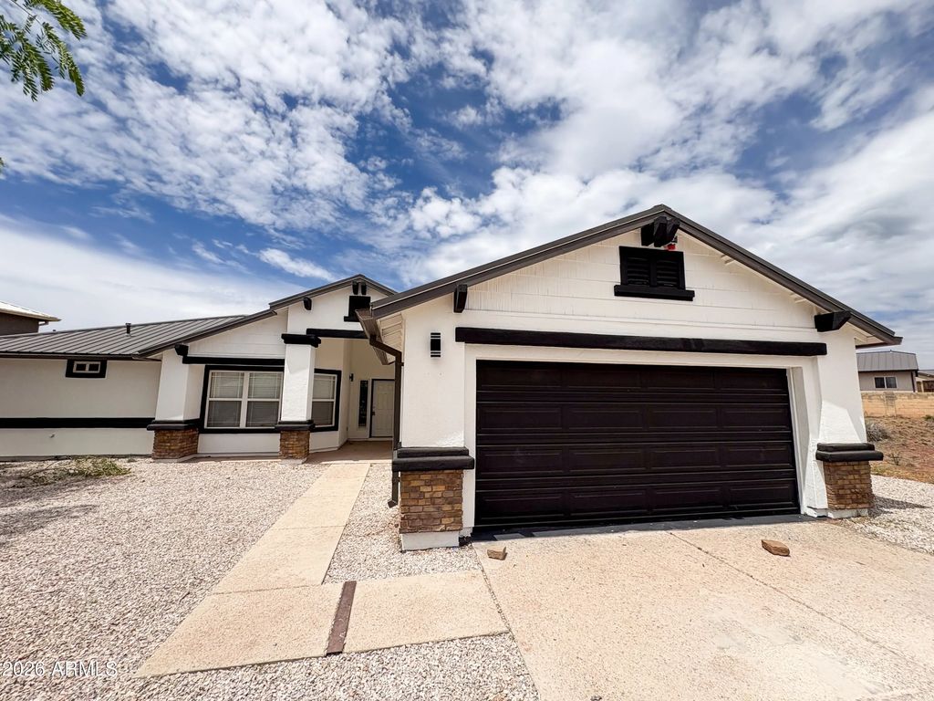 83 N Ch'ihootso, St. Michaels