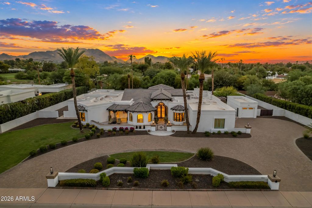 9016 N 60th Street, Paradise Valley