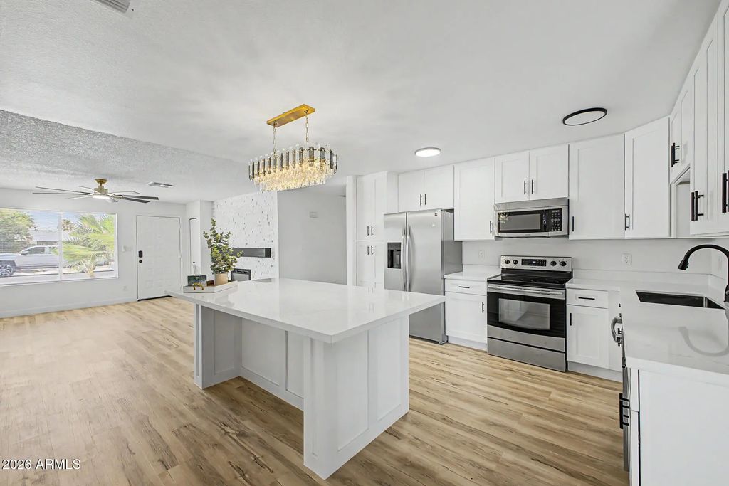 7202 W Shangri La Road, Peoria