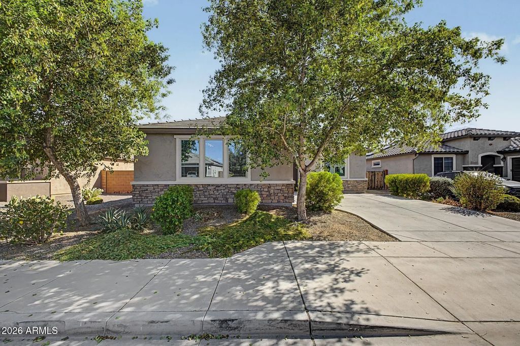 26051 W Lone Cactus Drive, Buckeye