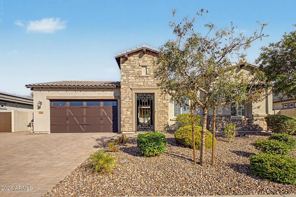 7623 S Barlow Drive, Gilbert