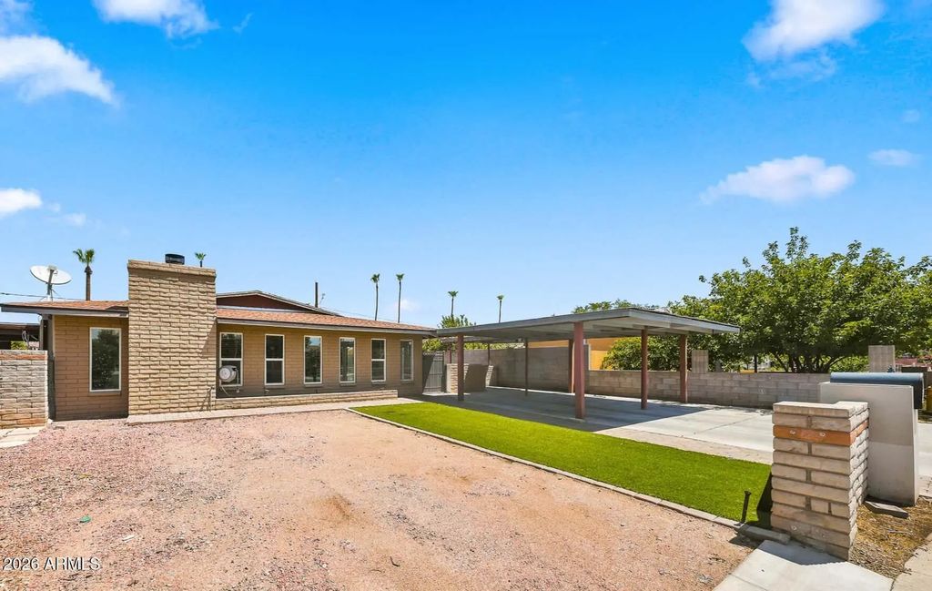 2922 E Kings Avenue, Phoenix
