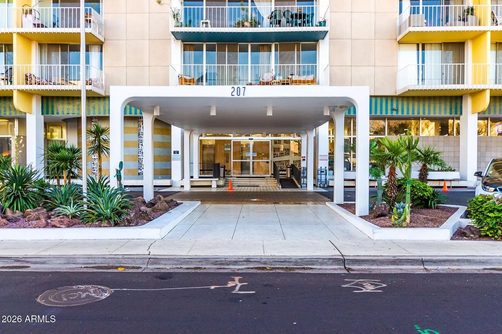 207 W Clarendon Avenue (unit 2b), Phoenix