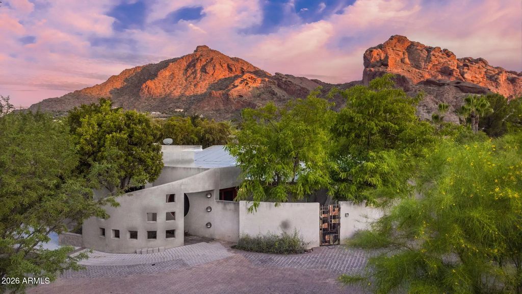 6318 N 52nd Place, Paradise Valley