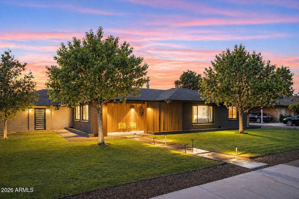 3802 E Piccadilly Road, Phoenix