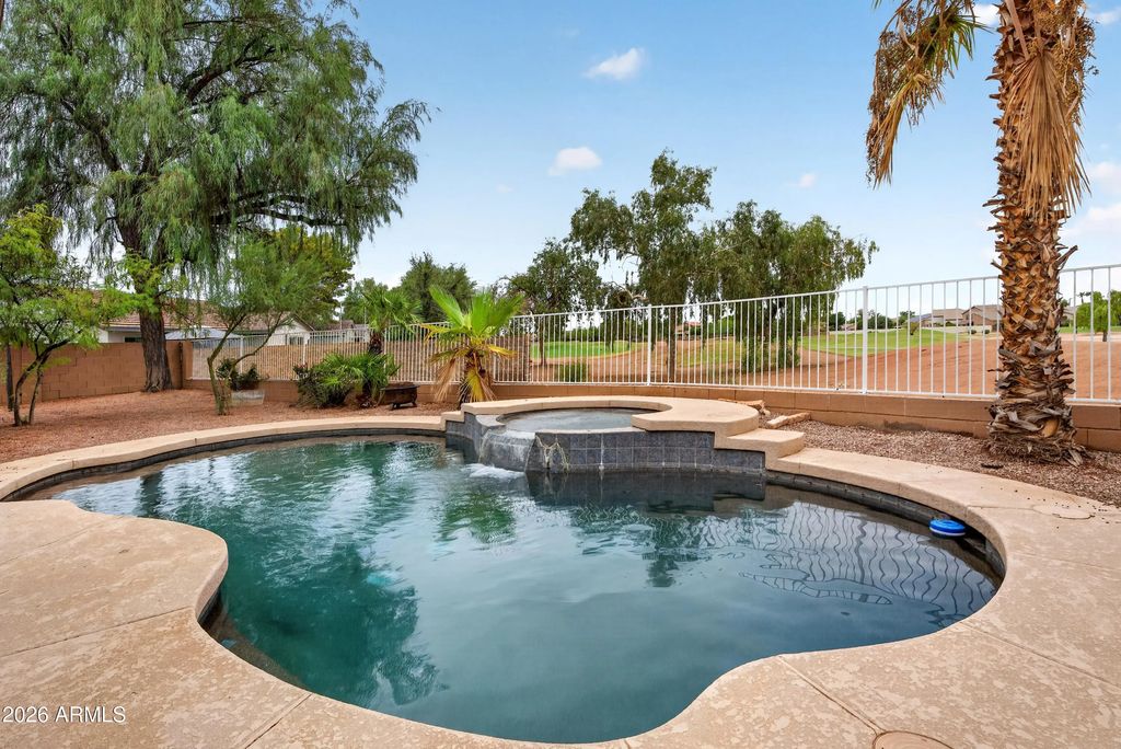 984 S Western Skies Drive, Gilbert
