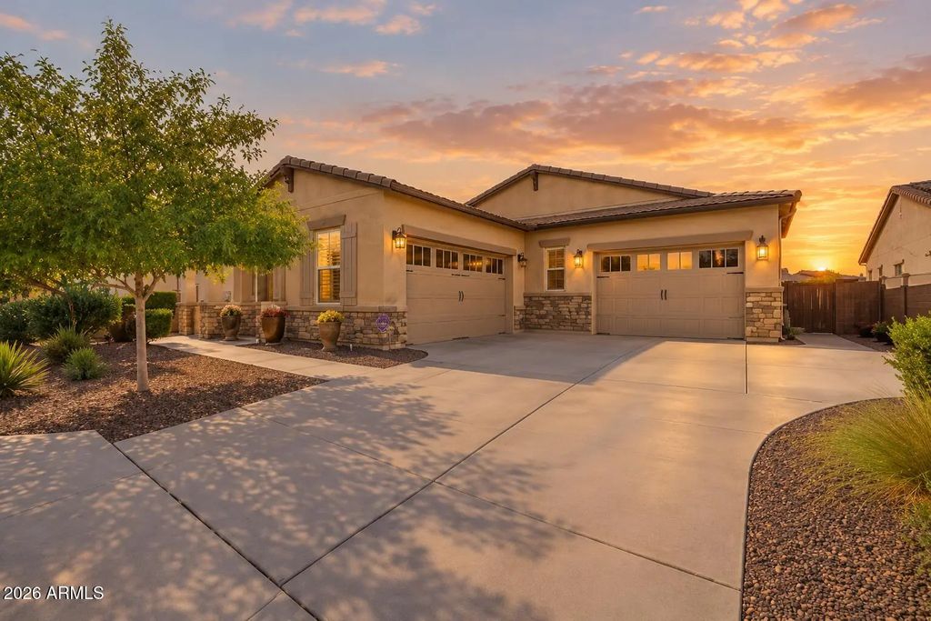 17232 W Echo Lane, Waddell