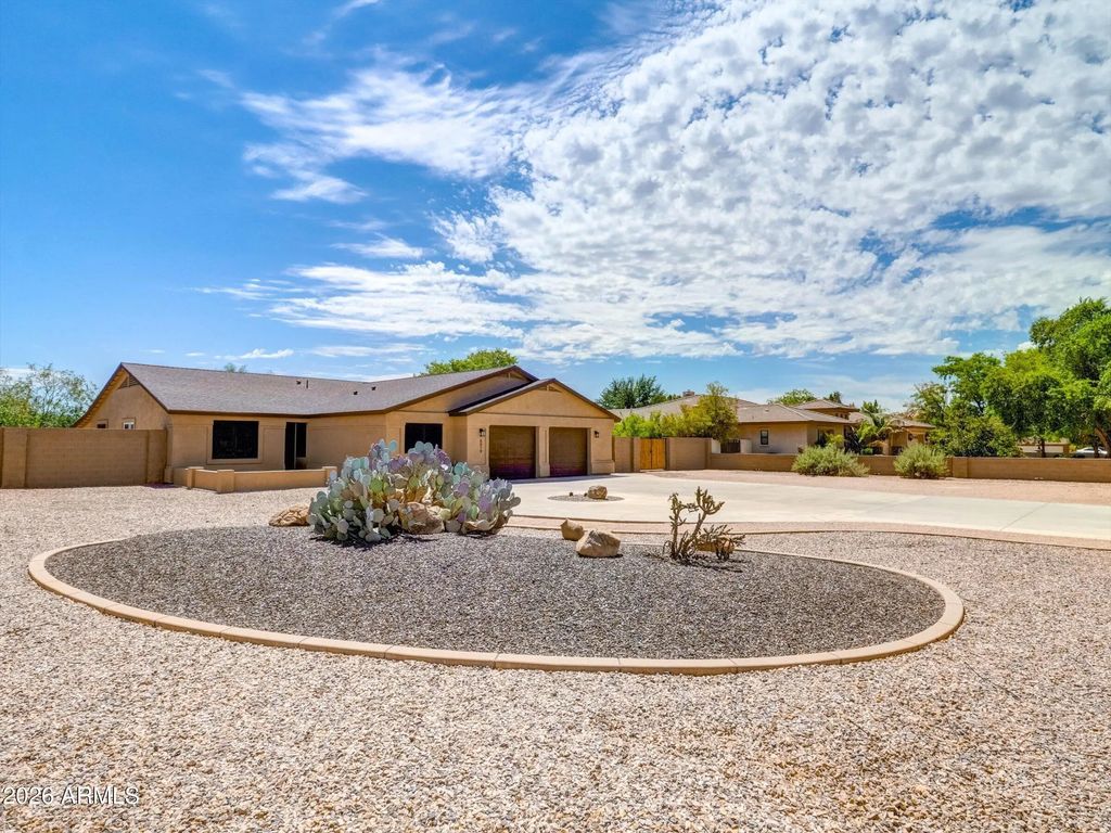 6019 W Greenbriar Drive, Glendale