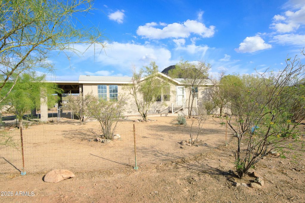 47237 N Meander Road, New River