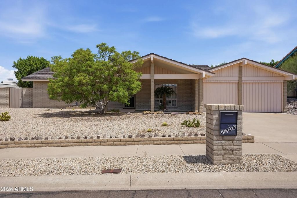 2206 E Nicolet Avenue, Phoenix