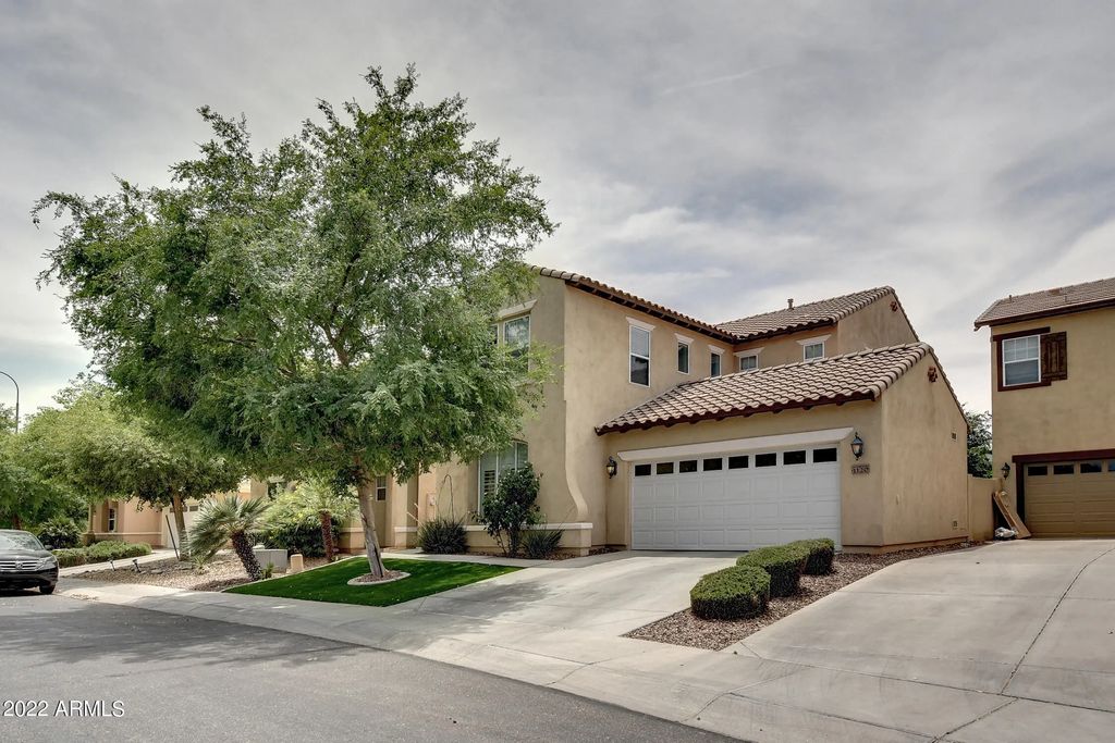 1120 N Crosscreek Drive, Chandler