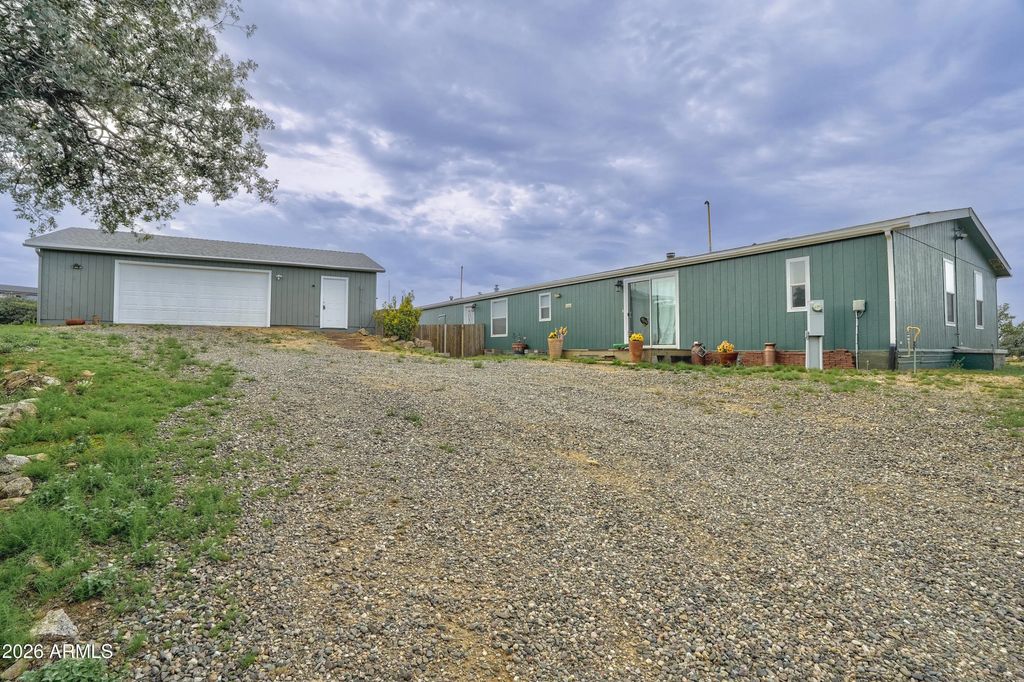 1075 N Ambassador Road, Dewey