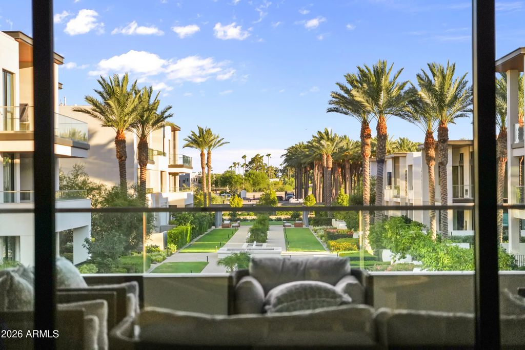 6587 N Palmeraie Boulevard (unit 2014), Paradise Valley