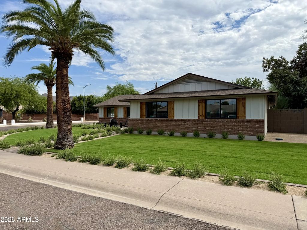3341 E Cochise Drive, Phoenix