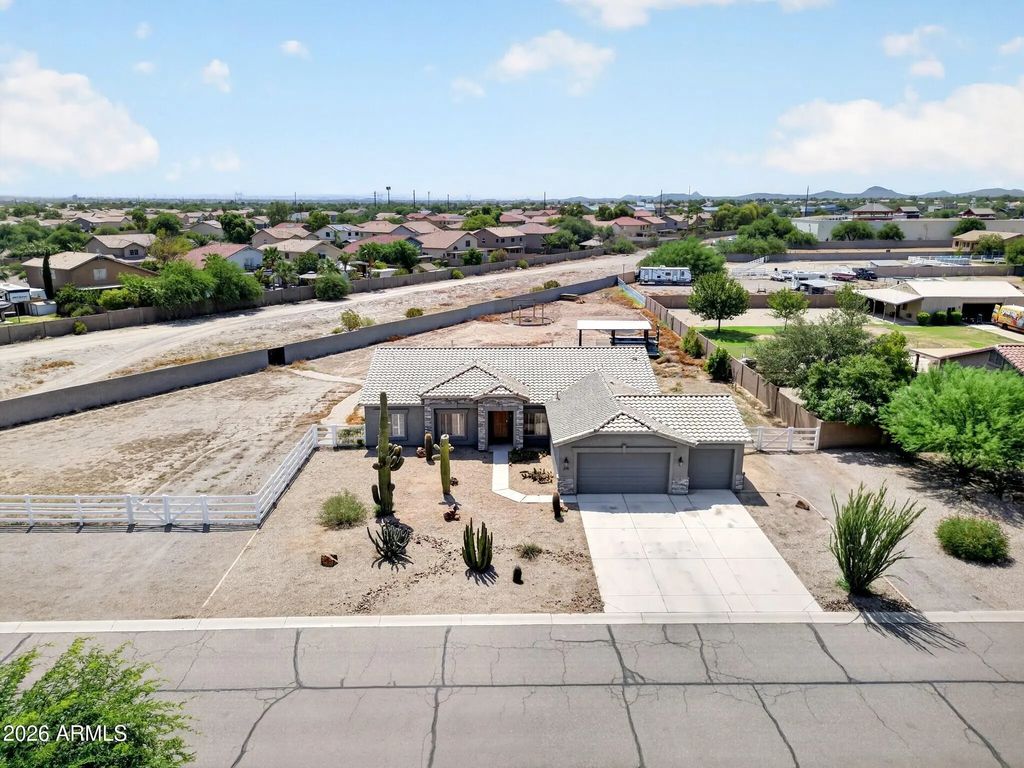 275 E Desert Holly Drive, San Tan Valley