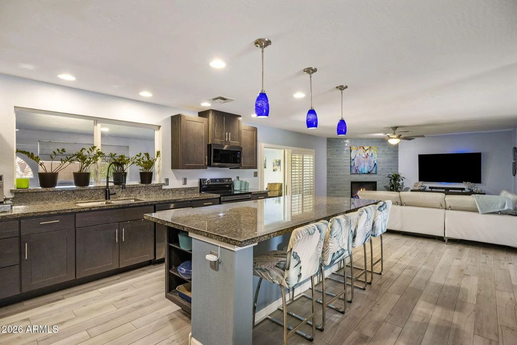 417 E Beck Lane, Phoenix