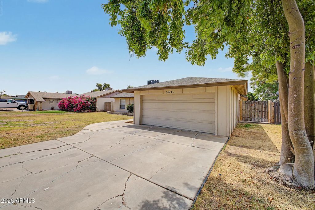 5641 W Vogel Avenue, Glendale