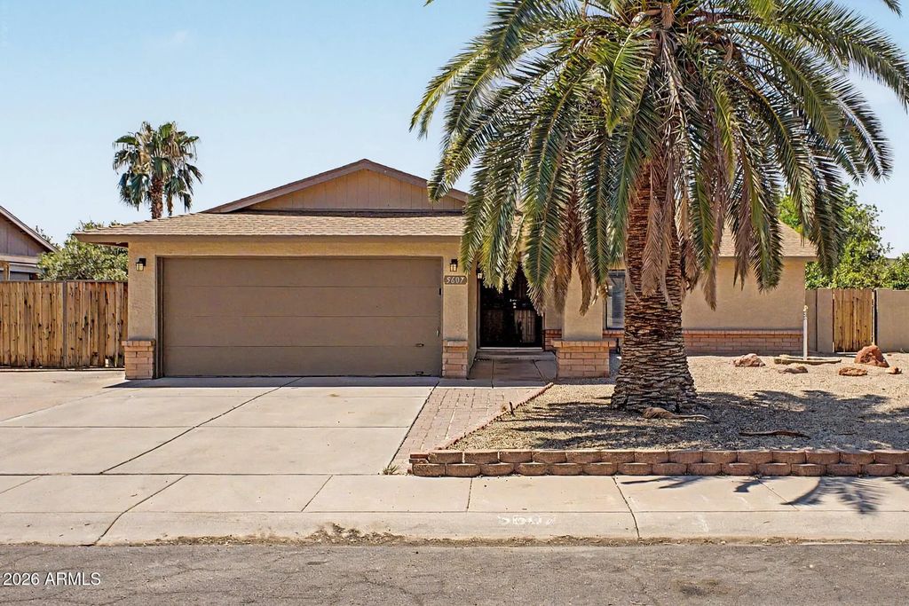 5607 W Winnwood Avenue, Glendale