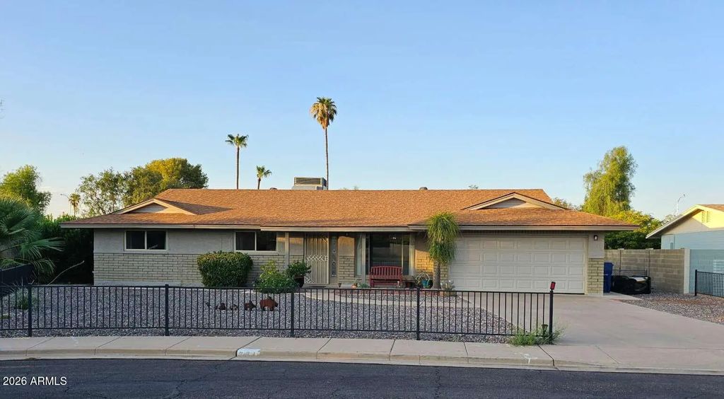 821 N Spur Circle, Mesa