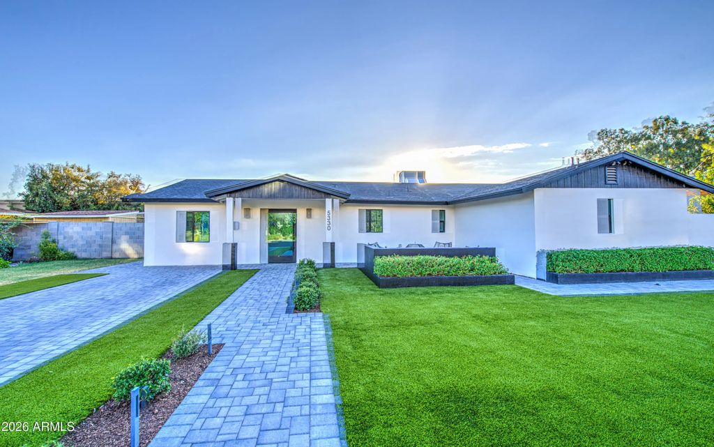 5330 N 18th Street, Phoenix