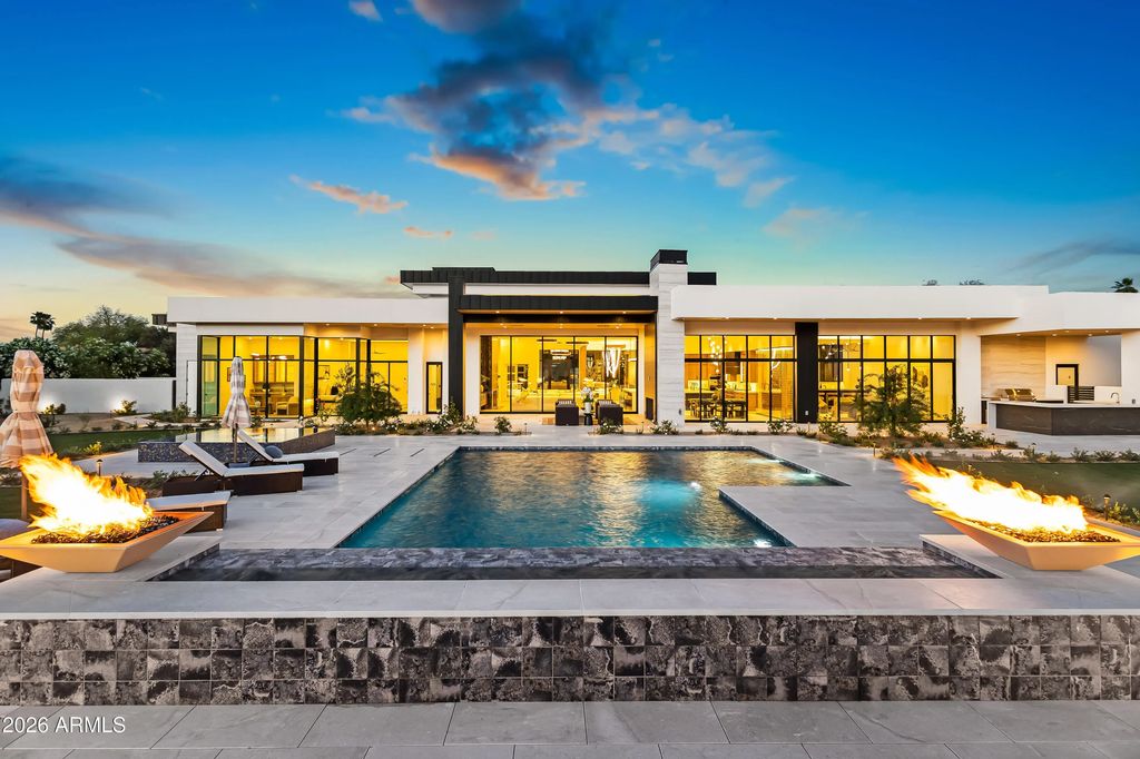 8100 N 64th Place, Paradise Valley