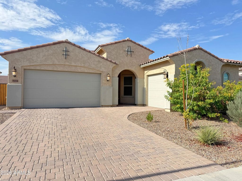 5214 W Thresher Way, Laveen