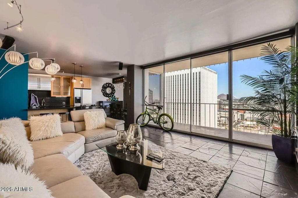 207 W Clarendon Avenue (unit G18), Phoenix