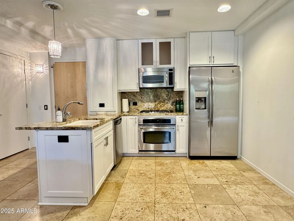 7141 E Rancho Vista Drive (unit Unit 2013), Scottsdale