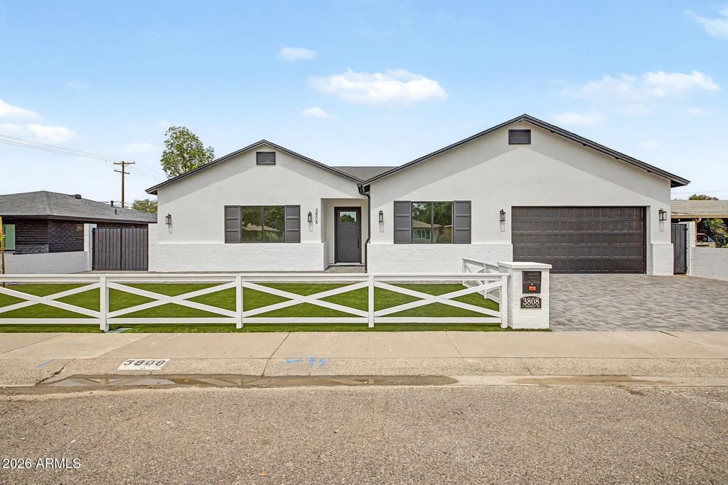 3229 E Roma Avenue, Phoenix