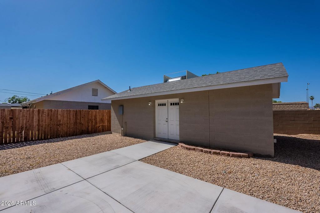 523 N Pasadena -- (unit B), Mesa