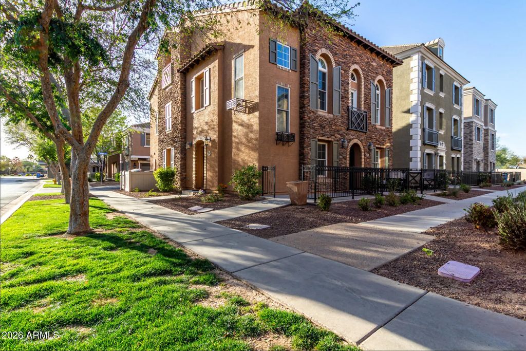 2639 S Harmony Avenue, Gilbert