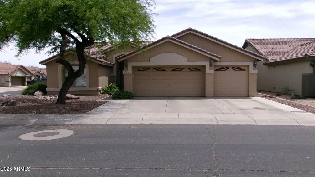 4015 W Menadota Drive, Glendale