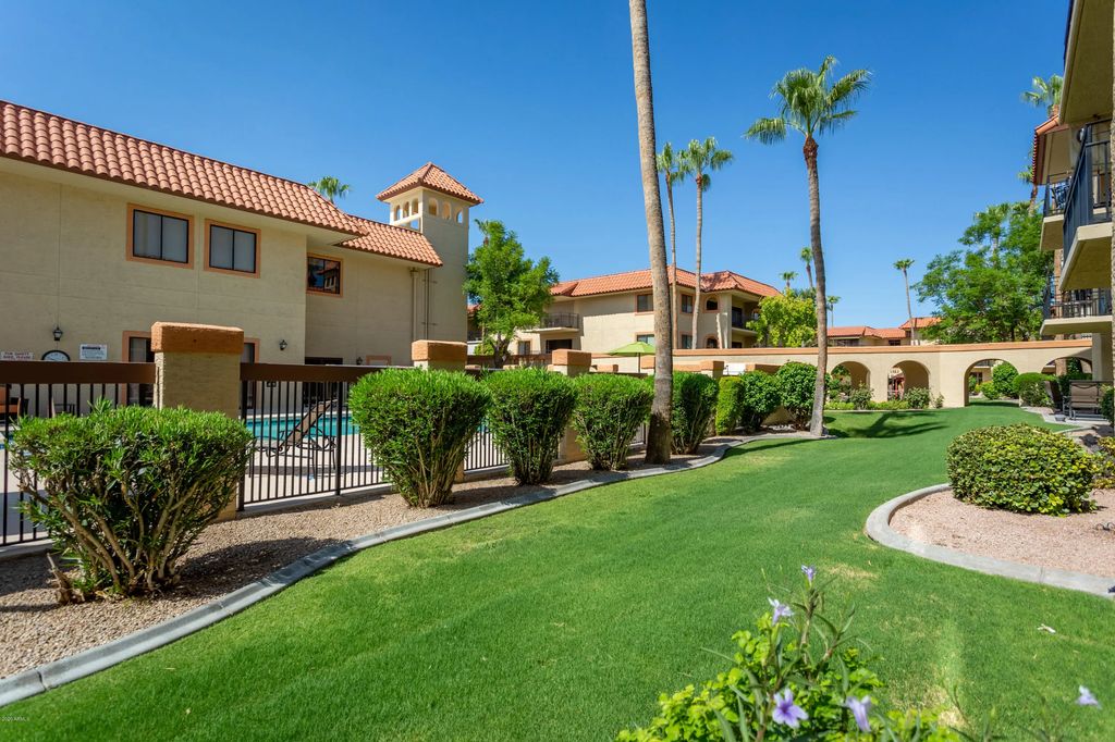 10330 W Thunderbird Boulevard (unit C107b), Sun City