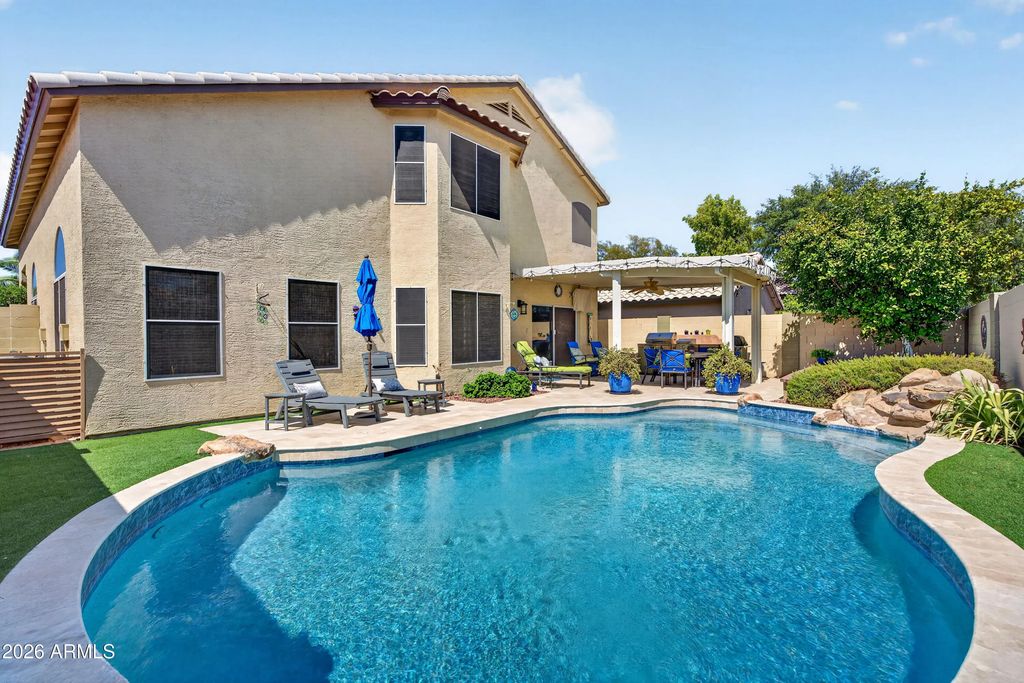 337 E Sherri Drive, Gilbert