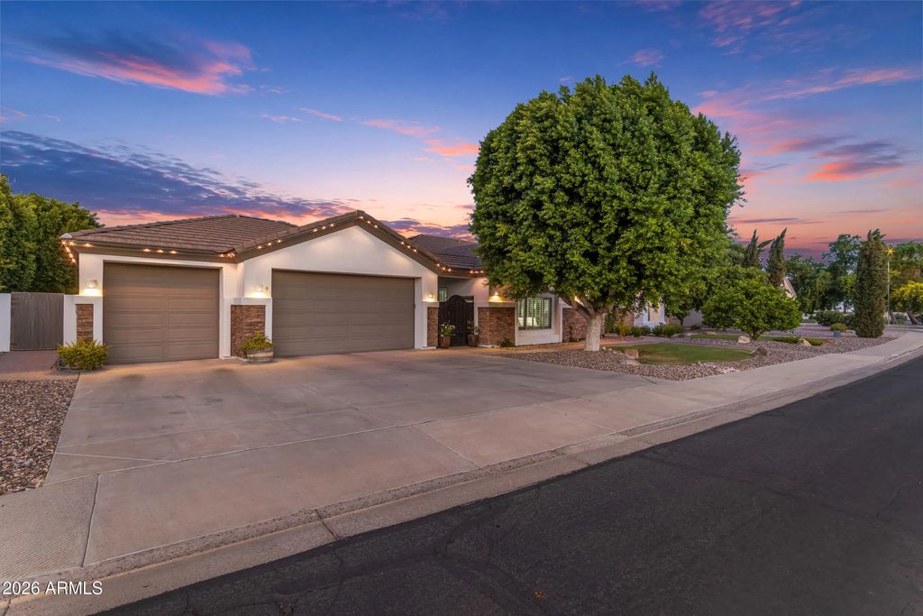 1261 N Los Alamos, Mesa