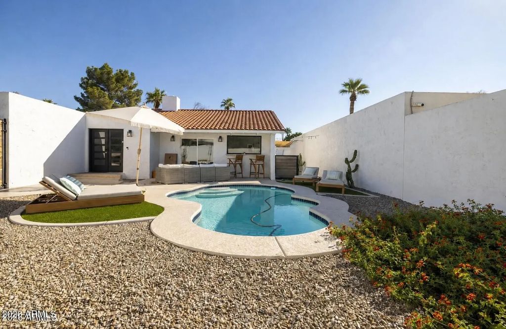 3037 E Clarendon Avenue, Phoenix