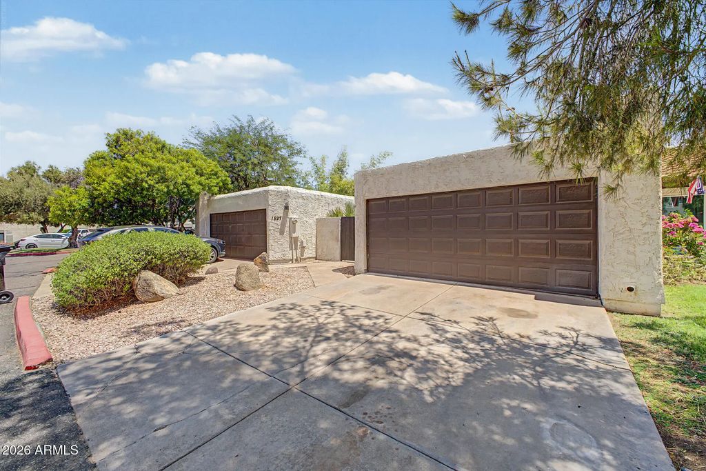 1529 S River Drive, Tempe